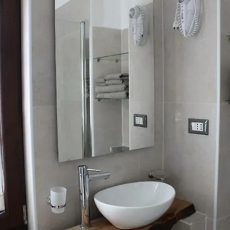 Passaggio A Nord Ovest 게스트하우스 Settimo Vittone